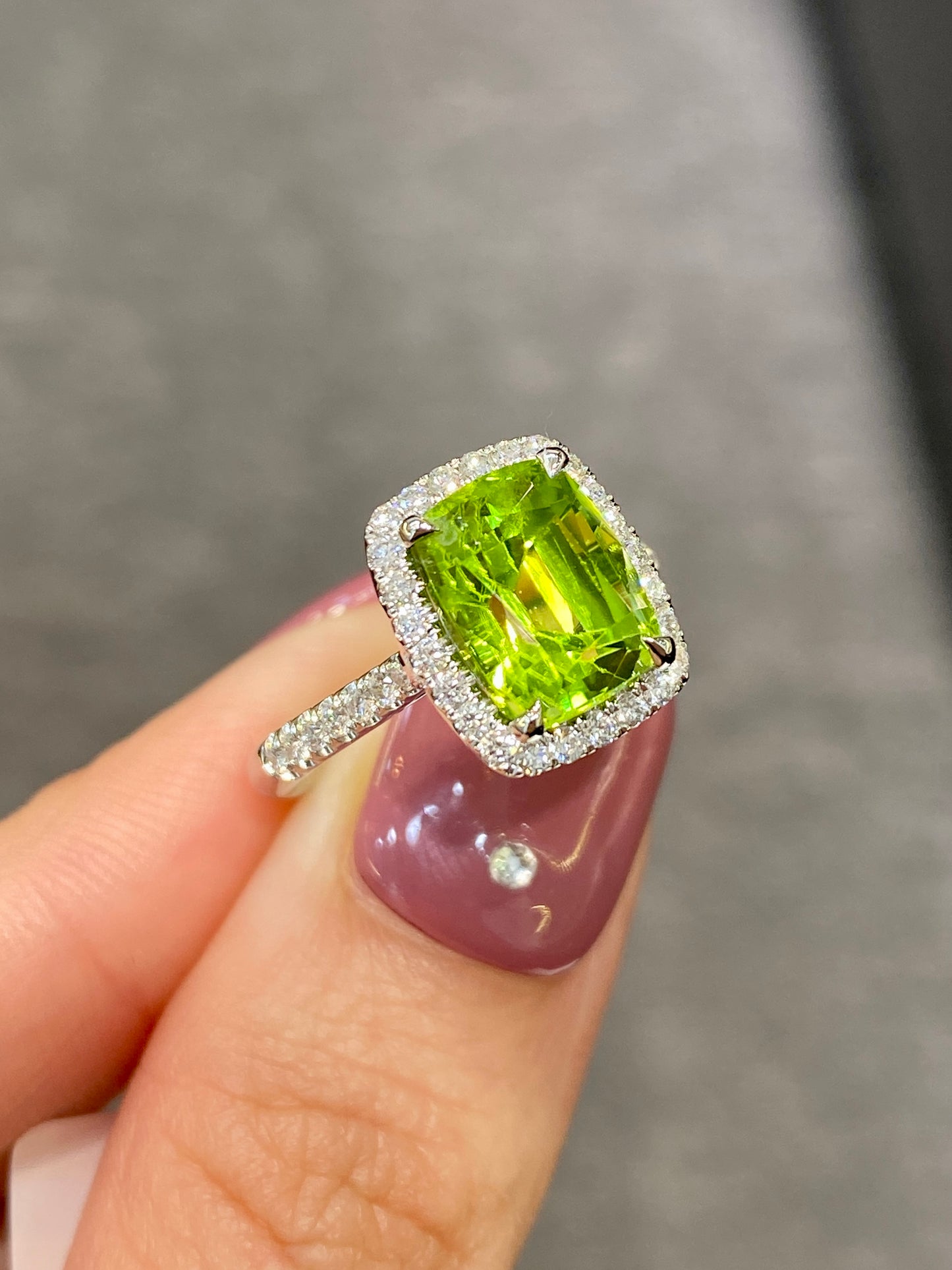 Natural Peridot 3.72ct Ring