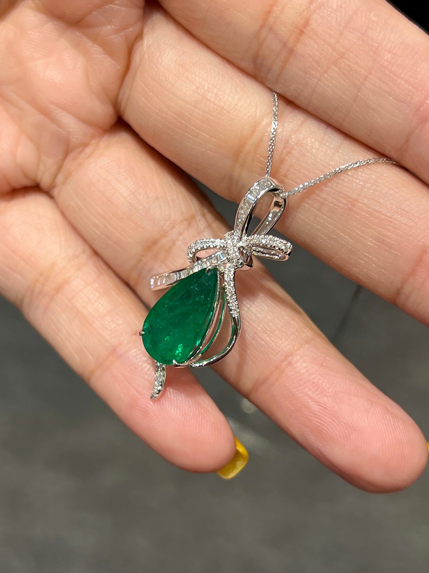Natural Emerald 4.05ct Necklace