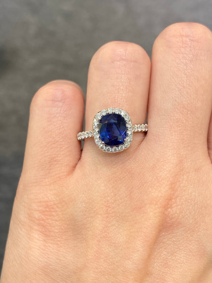 Natural Blue Sapphire 2.81ct Ring set with natural diamonds in 18k white gold