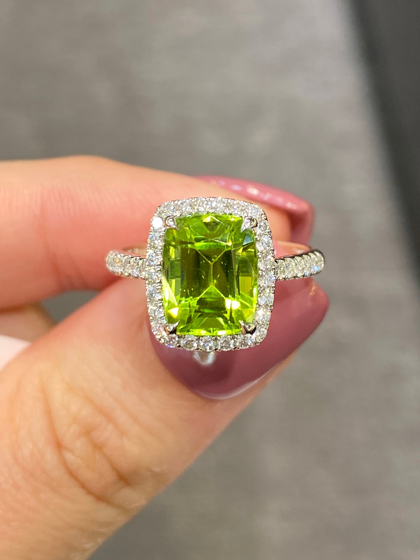 Natural Peridot 3.72ct Ring
