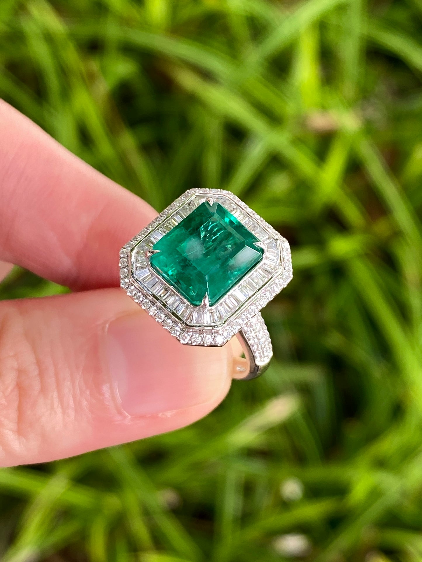 Natural Emerald 4.69ct Ring set with Natural Diamonds in 18K White Gold Singapore Gemstone Fine Jewelry