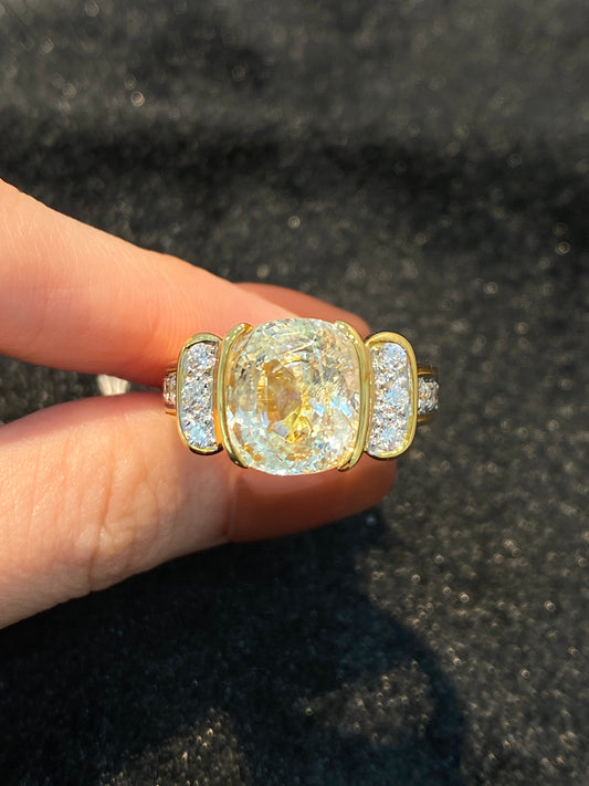Natural Unheated Yellow Sapphire 10.56ct Ring set with Natural Diamond in Yellow Gold Fine Jewellery