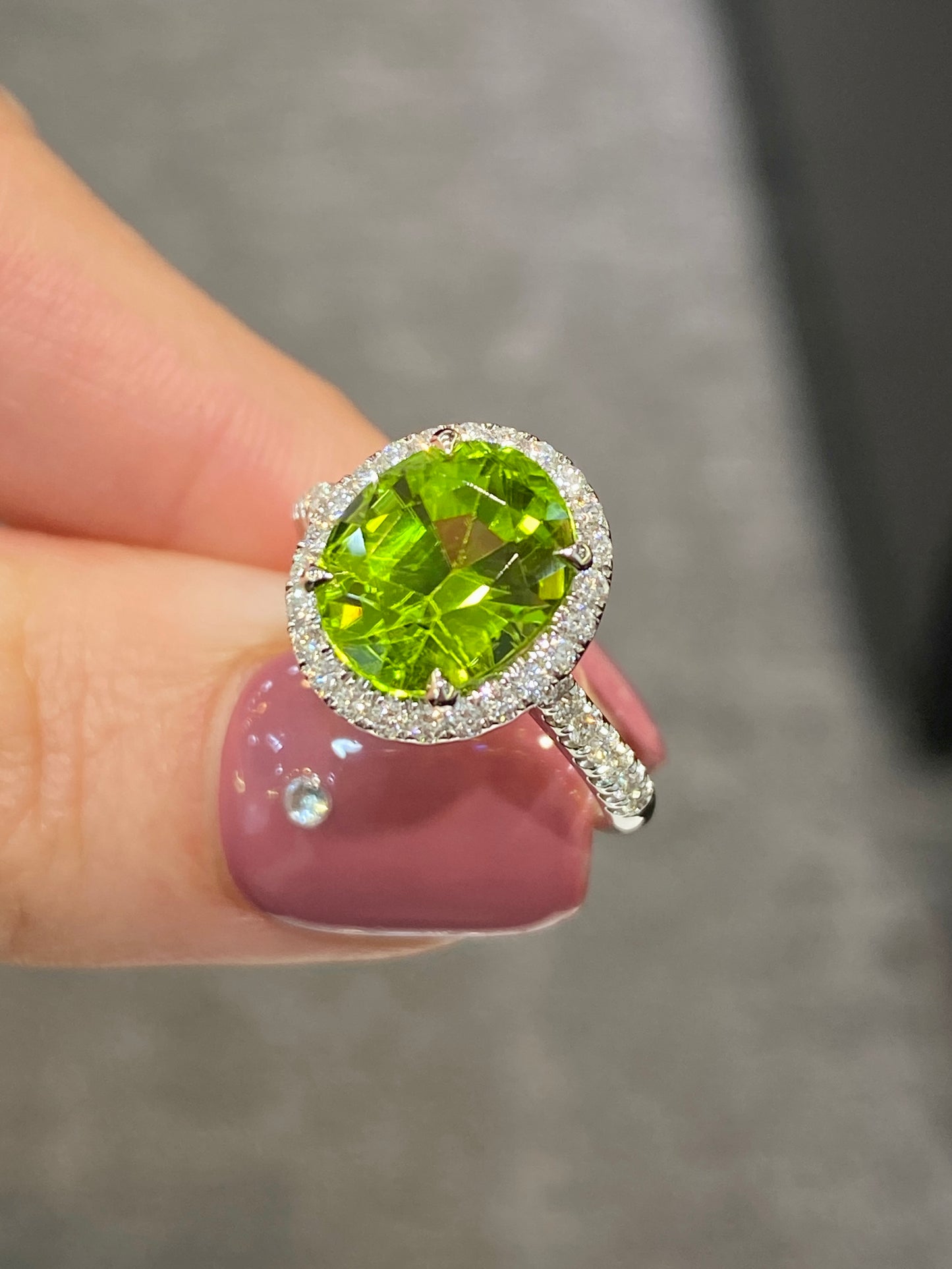 Natural Peridot 4.07ct Ring