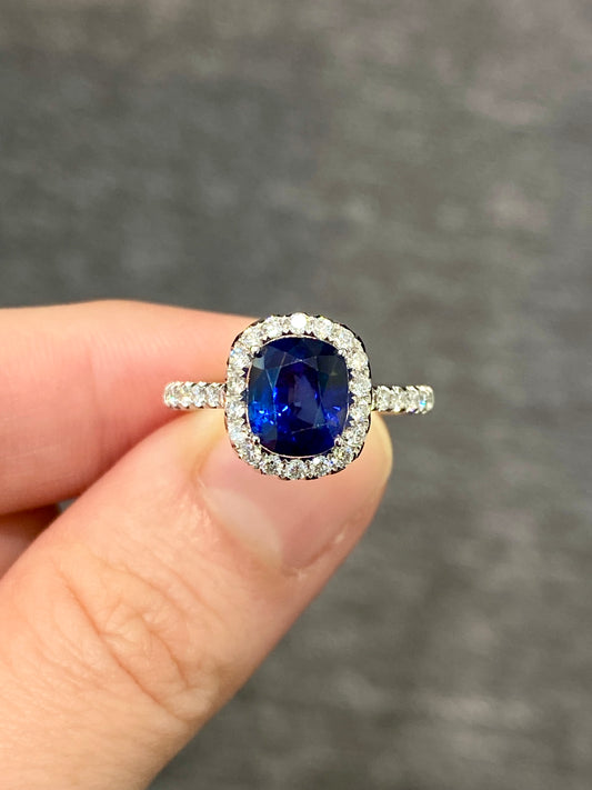 Natural Blue Sapphire Ring 2.81ct set with natural diamonds in 18k white gold