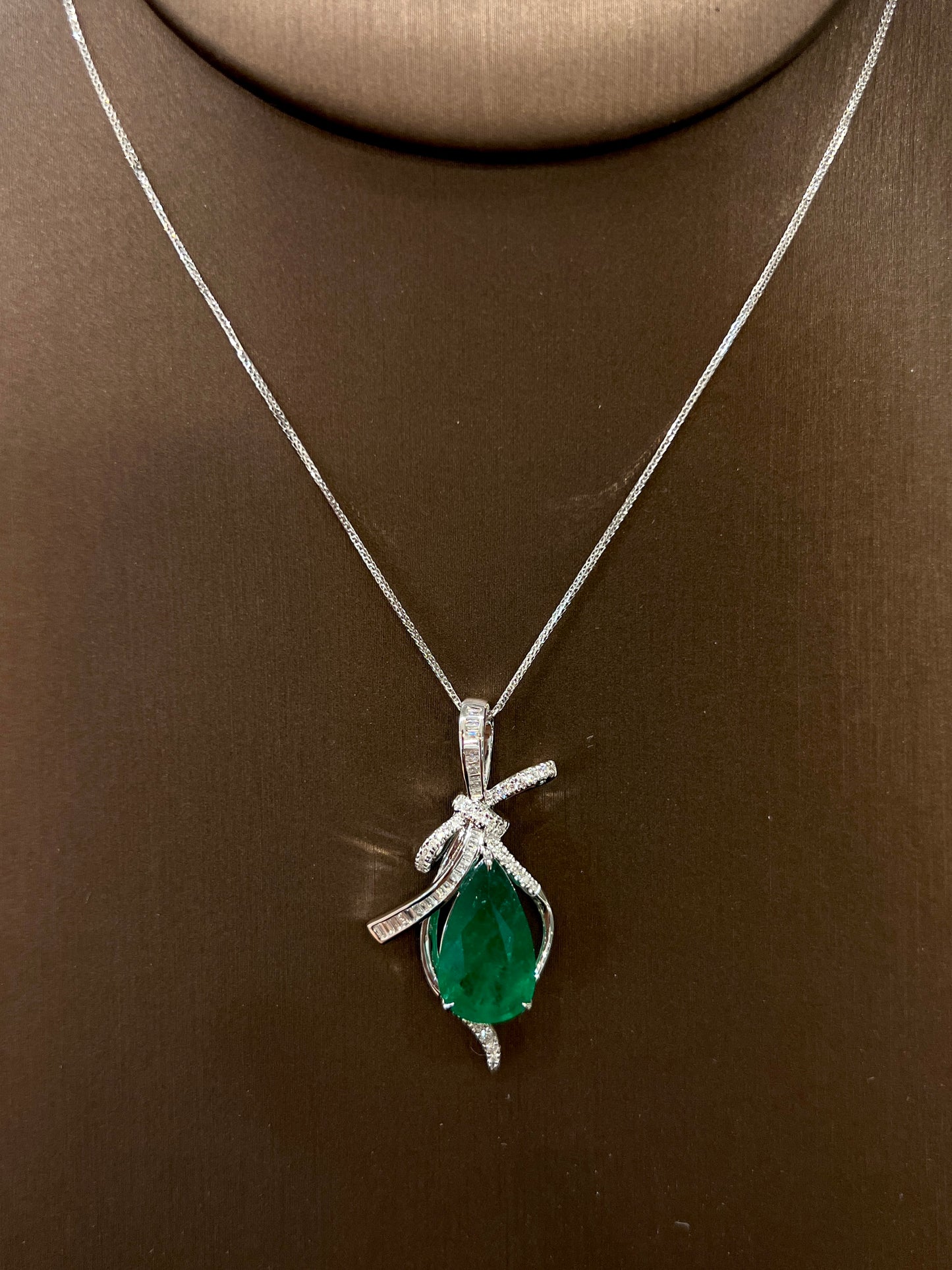 Natural Emerald 4.05ct Necklace