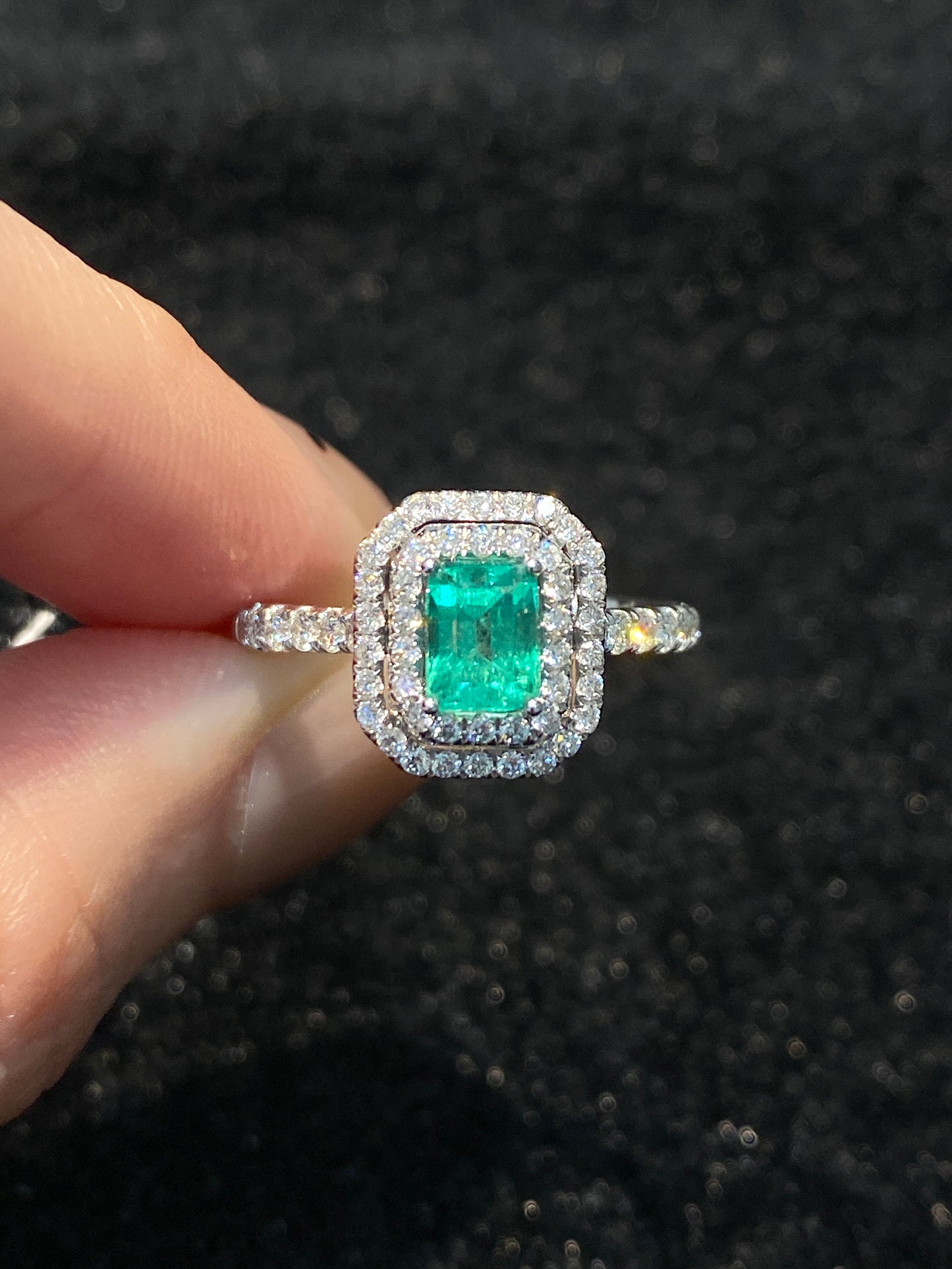 Natural Colombian Emerald 0.67ct Ring