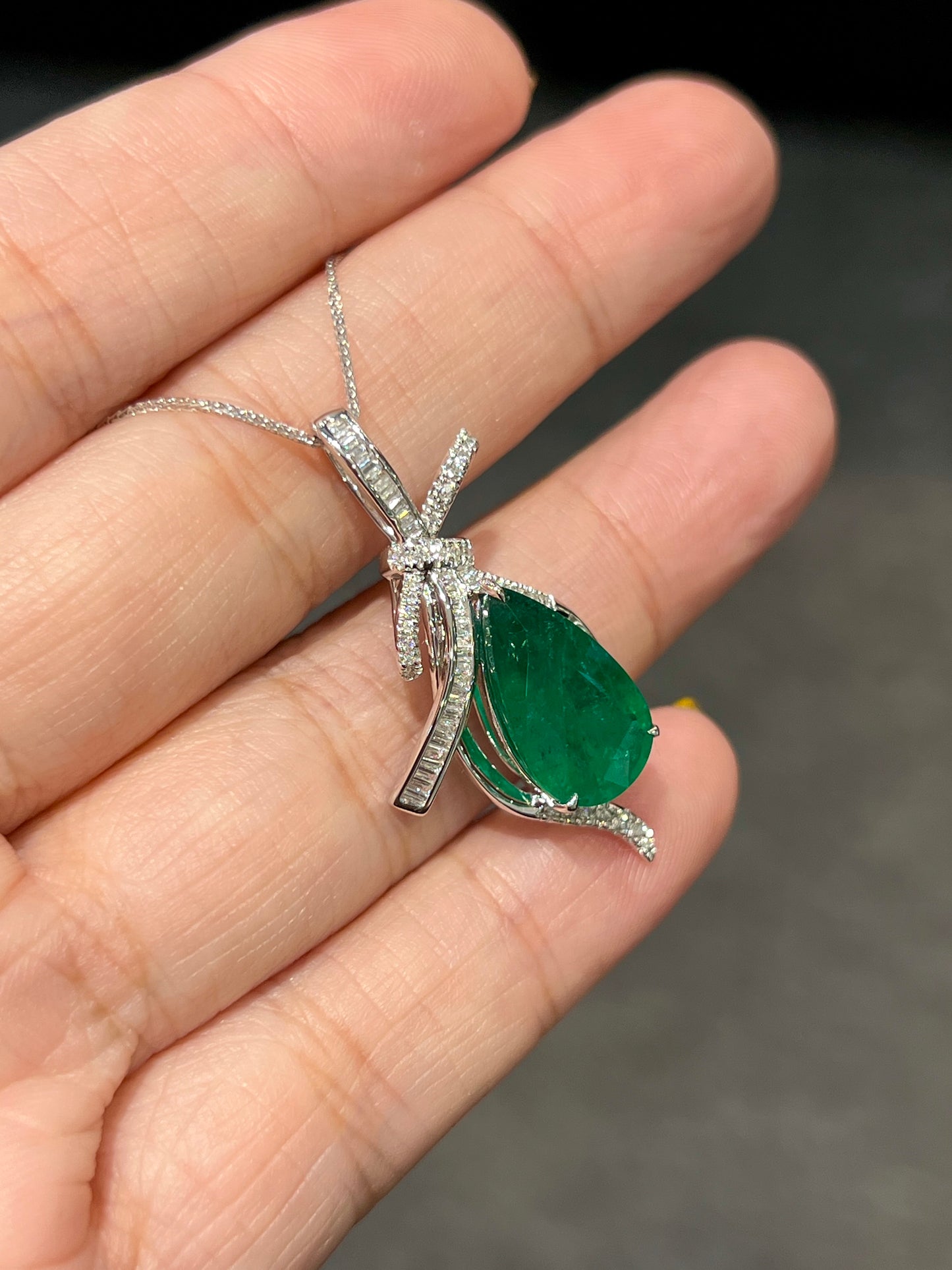 Natural Emerald 4.05ct Necklace