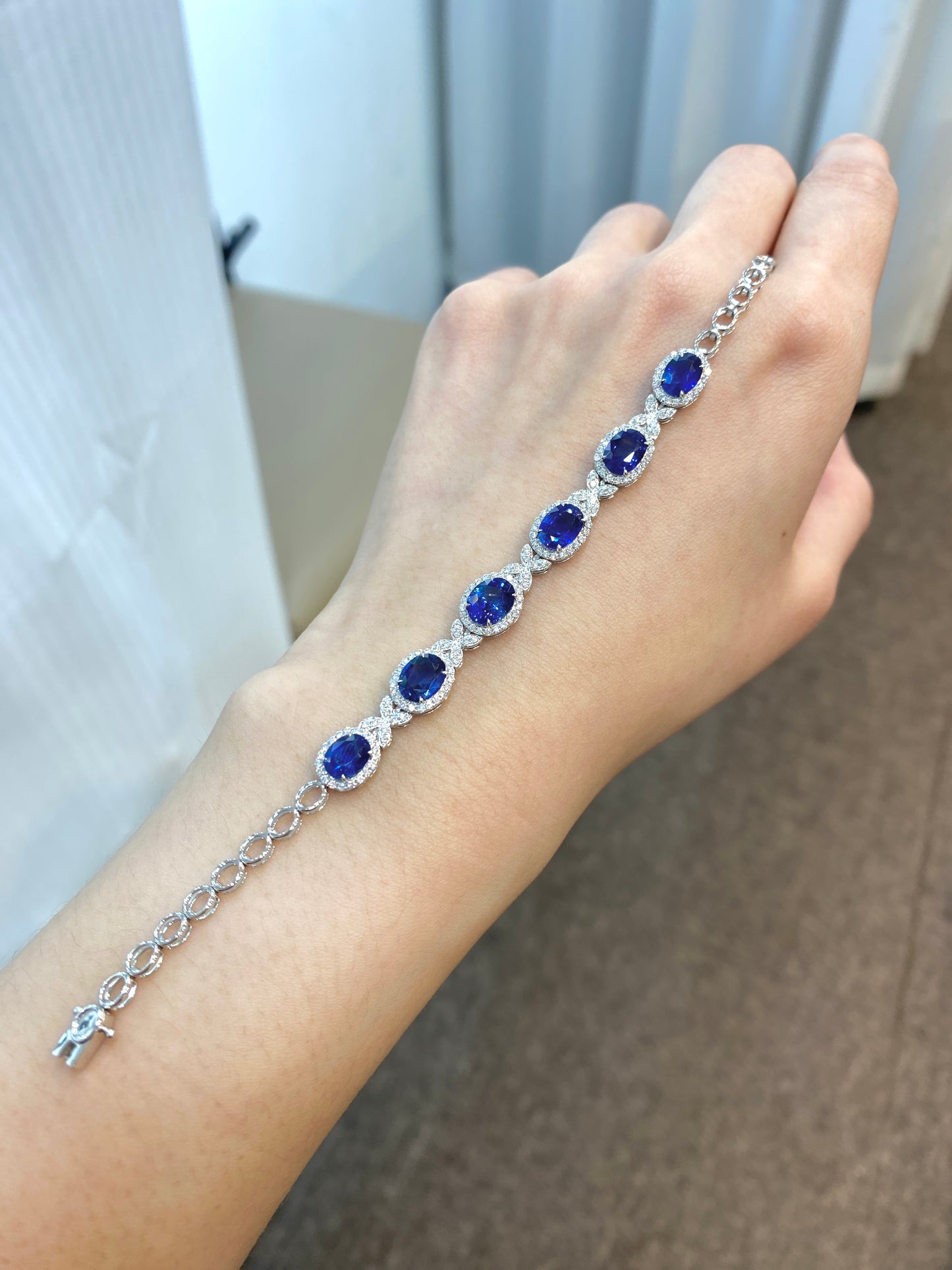 Natural Blue Sapphire 5.81ct Bracelet