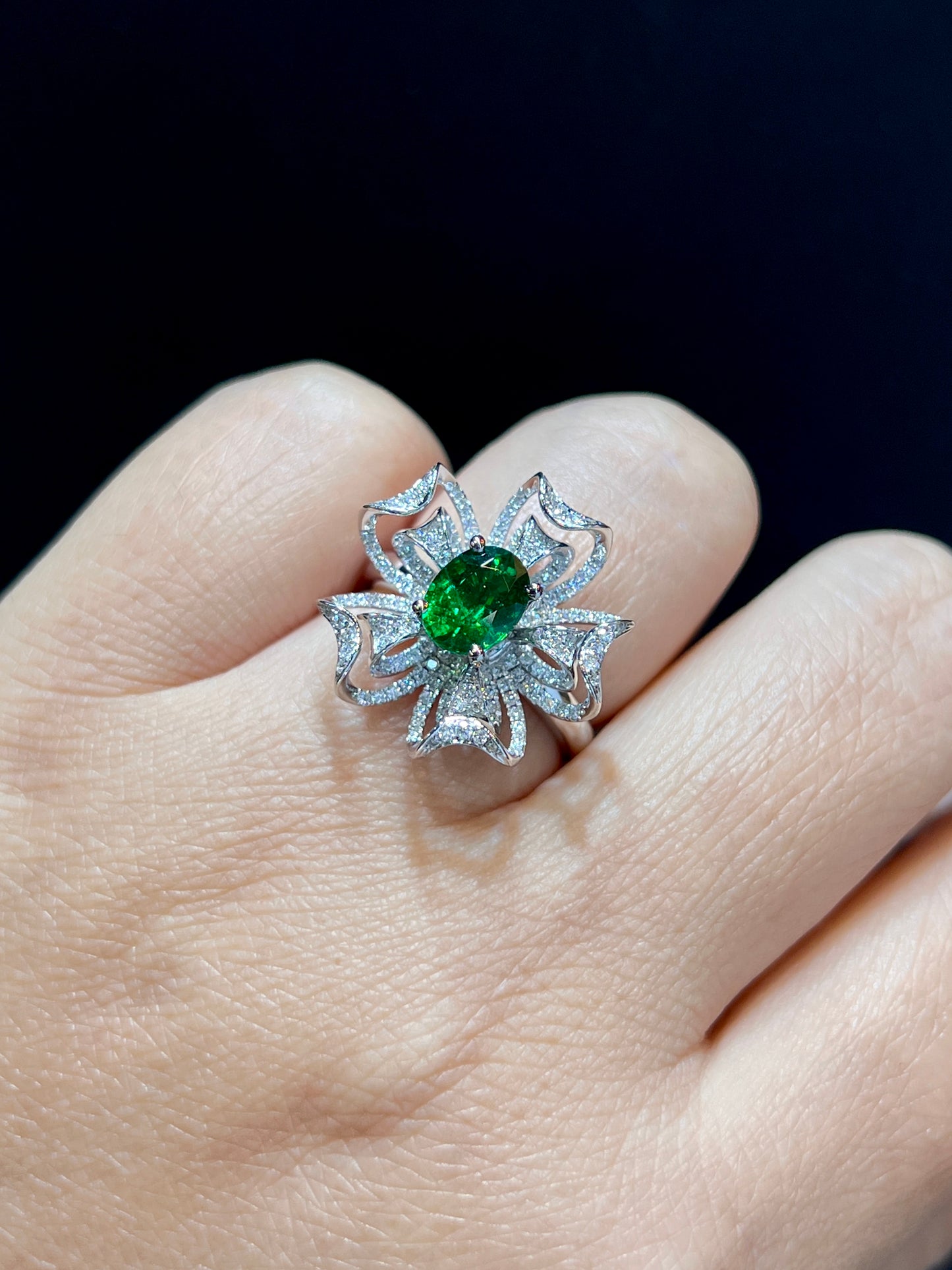 Natural Green Garnet (Tsavorite) 1.32ct Ring / Pendant