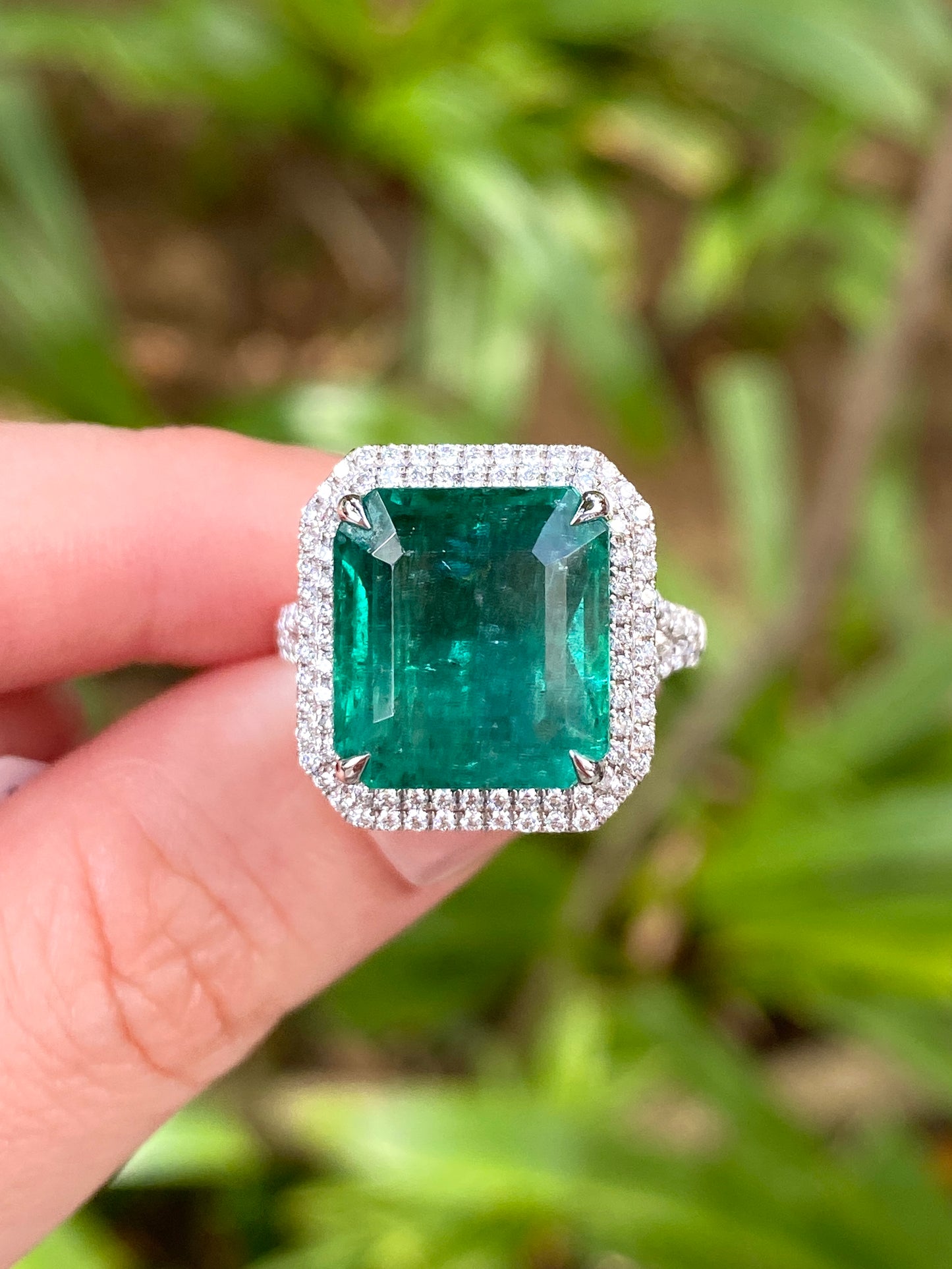 Natural Emerald 9.88ct Ring