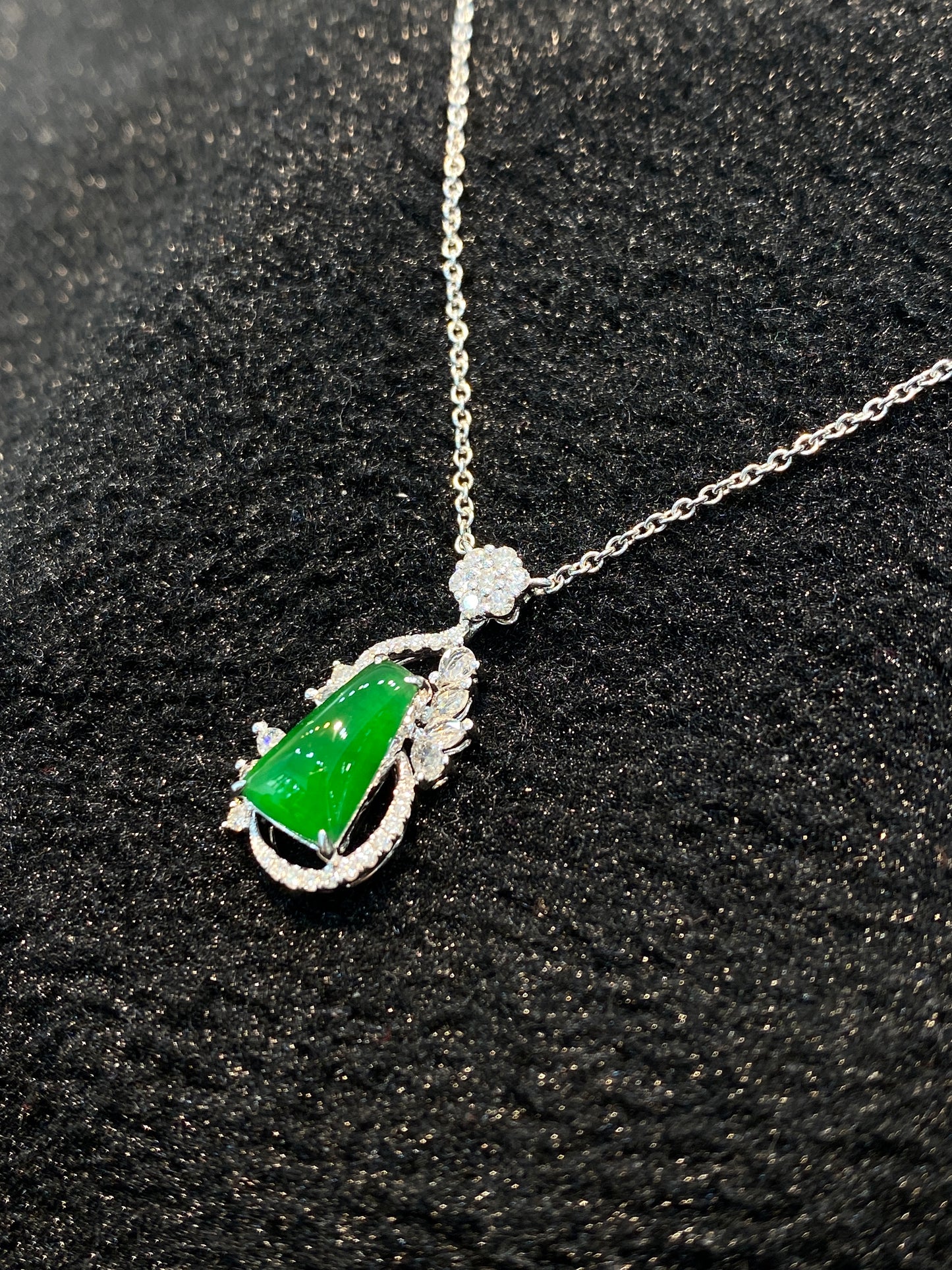 Natural Type A Green Jadeite 2.55ct Pendant