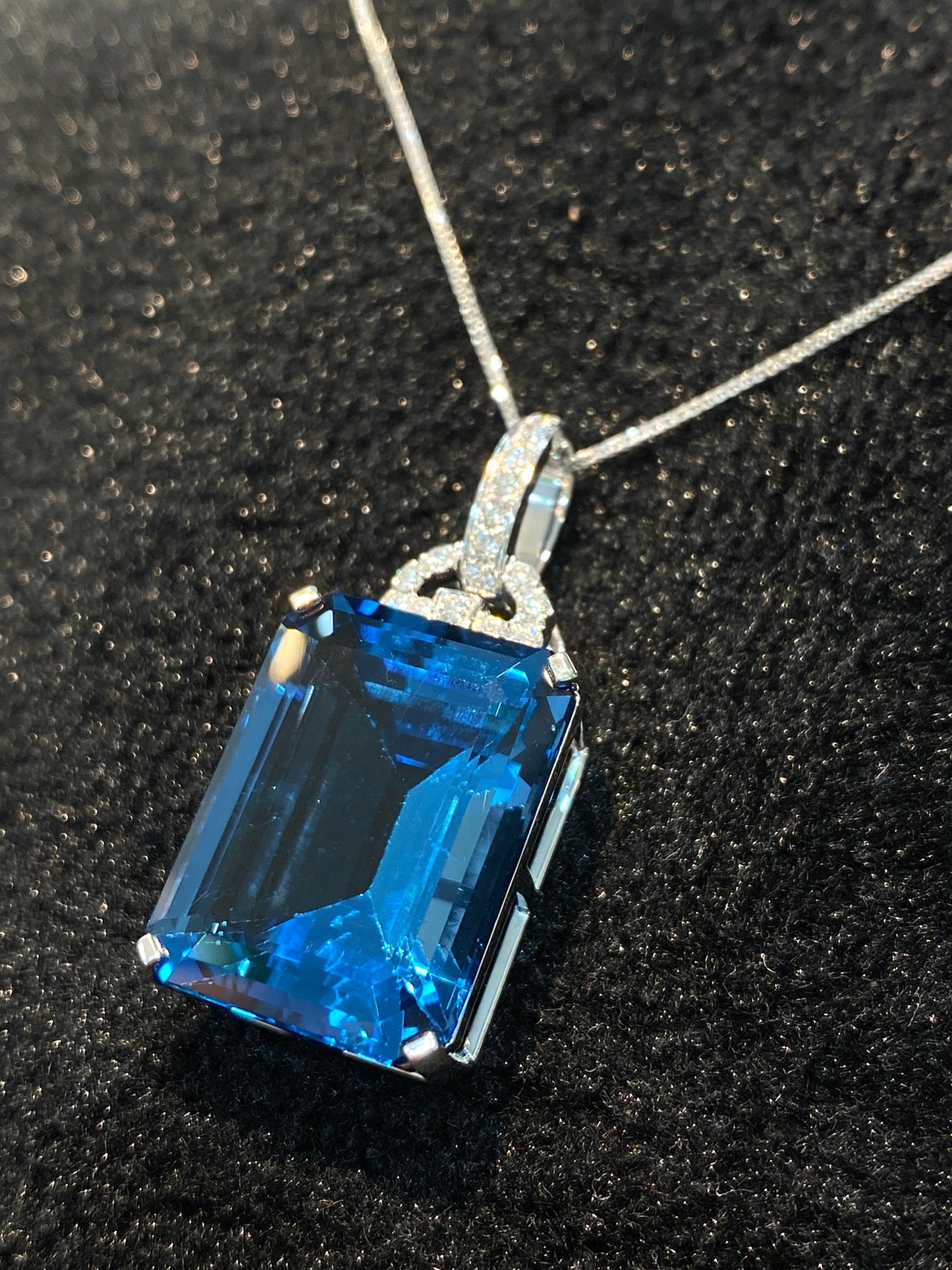 Natural London Blue Topaz 25.58ct Pendant