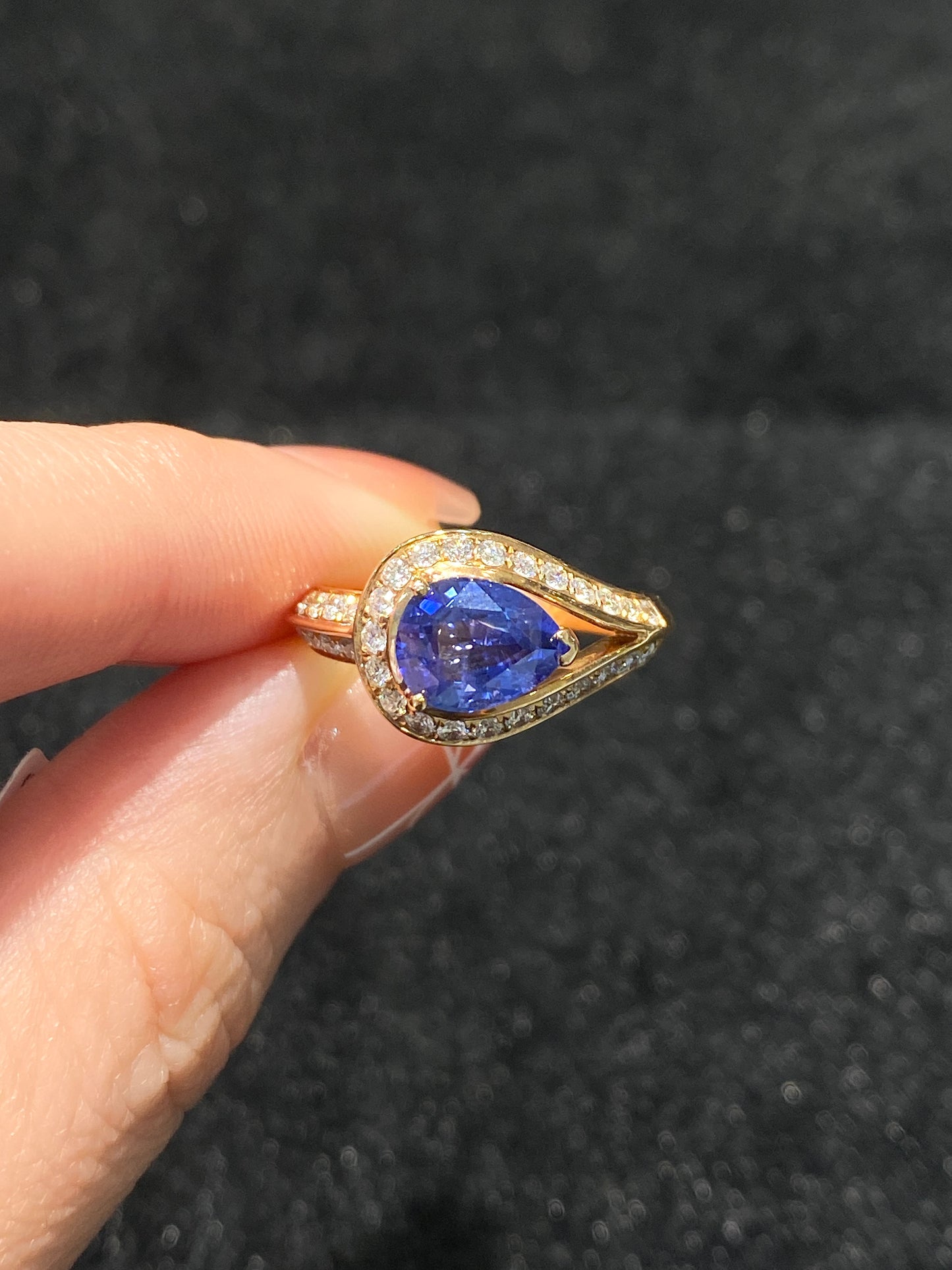 Natural Unheated Cornflower Blue Sapphire 1.68ct Ring