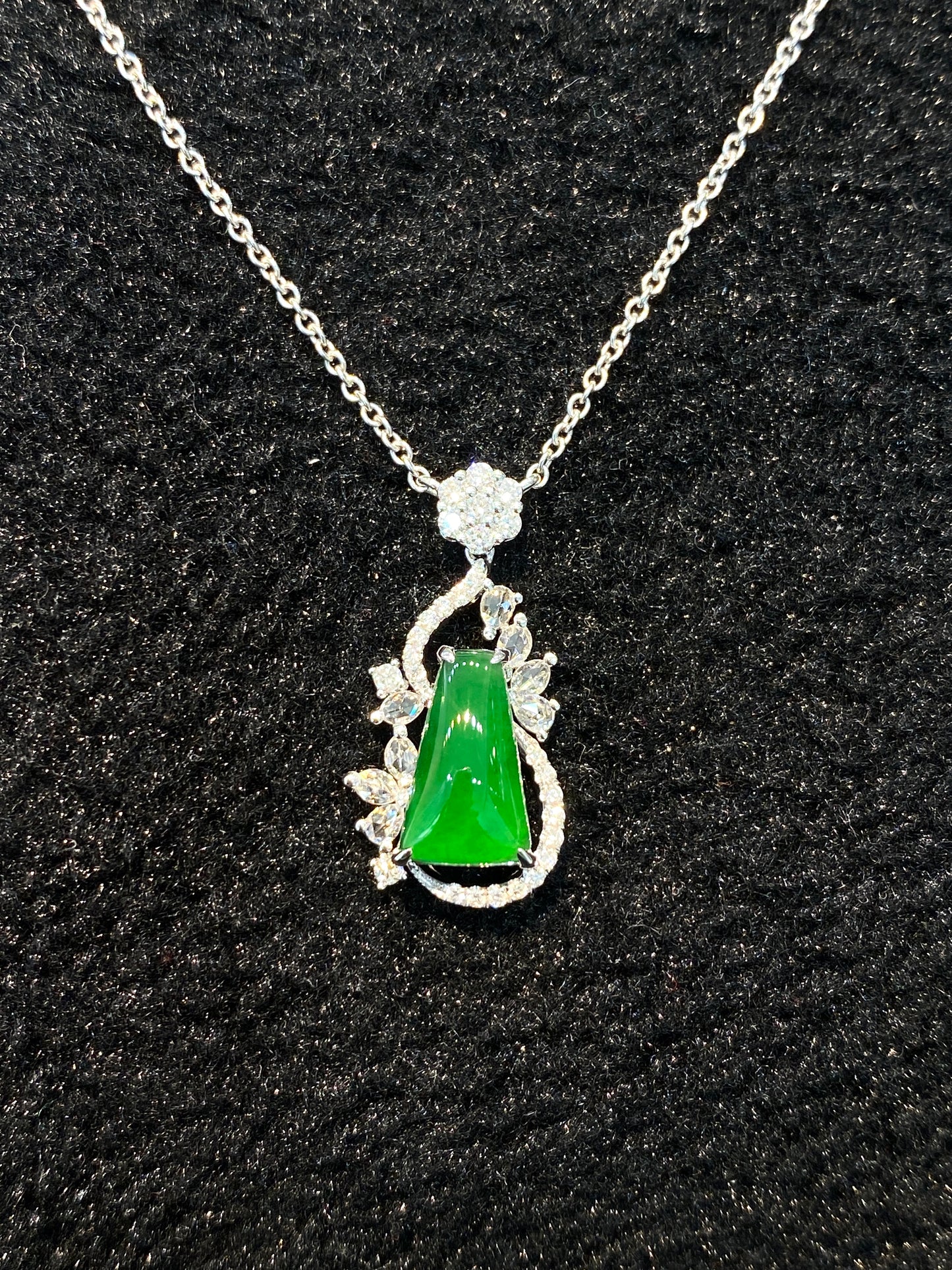 Natural Type A Green Jadeite 2.55ct Pendant