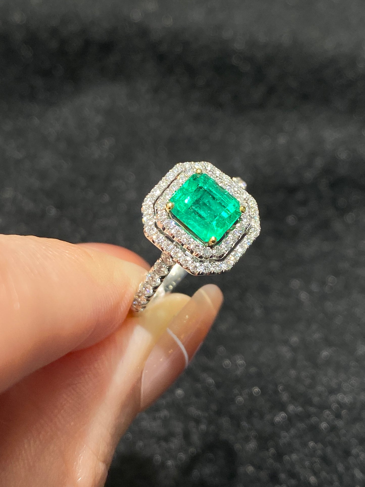 Natural Colombian Emerald 1.04ct Ring