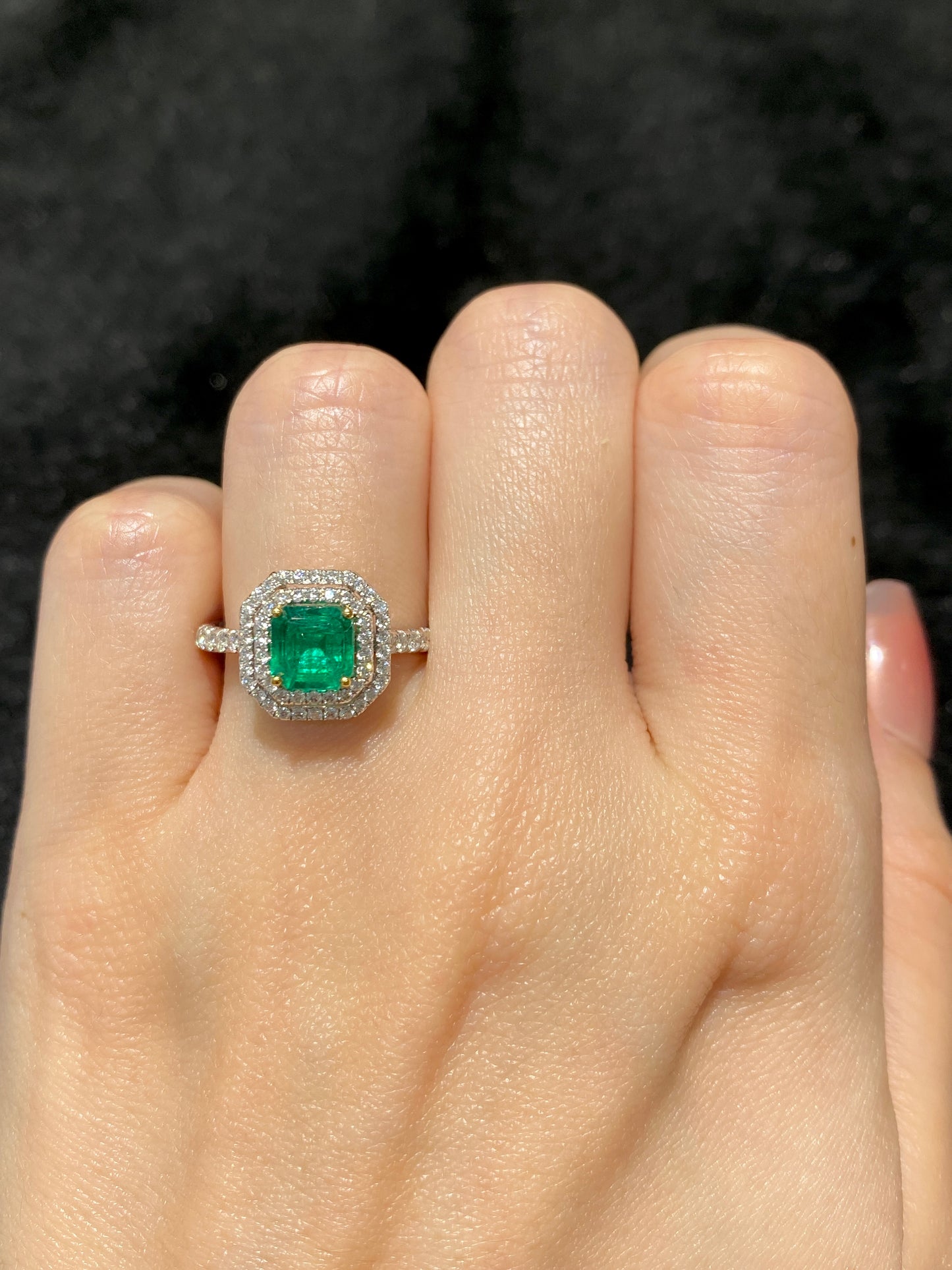 Natural Colombian Emerald 0.96ct Ring