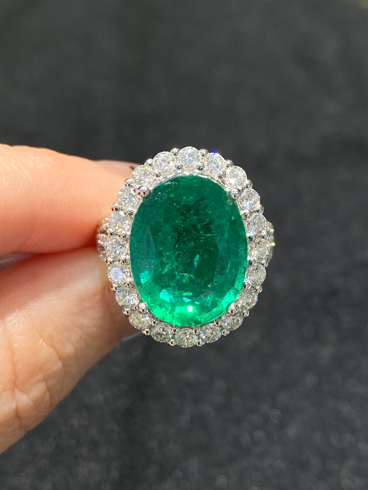 Natural Emerald 6.98ct Ring