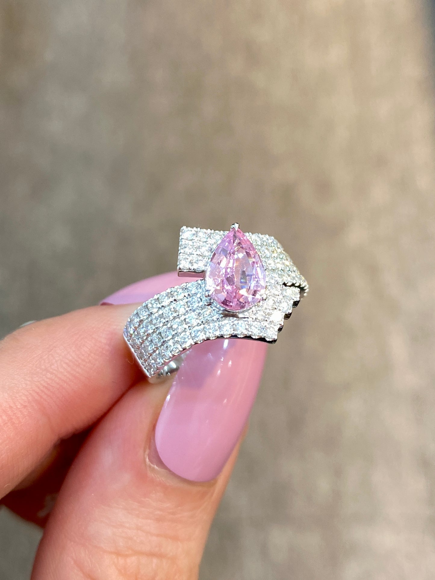 Natural Pink Sapphire 1.00ct Ring set with natural diamonds in 18k white gold Gemstone Jewellery